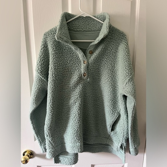 Aerie Cloud Sherpa in Dusty Sage / Size M - Picture 3 of 9